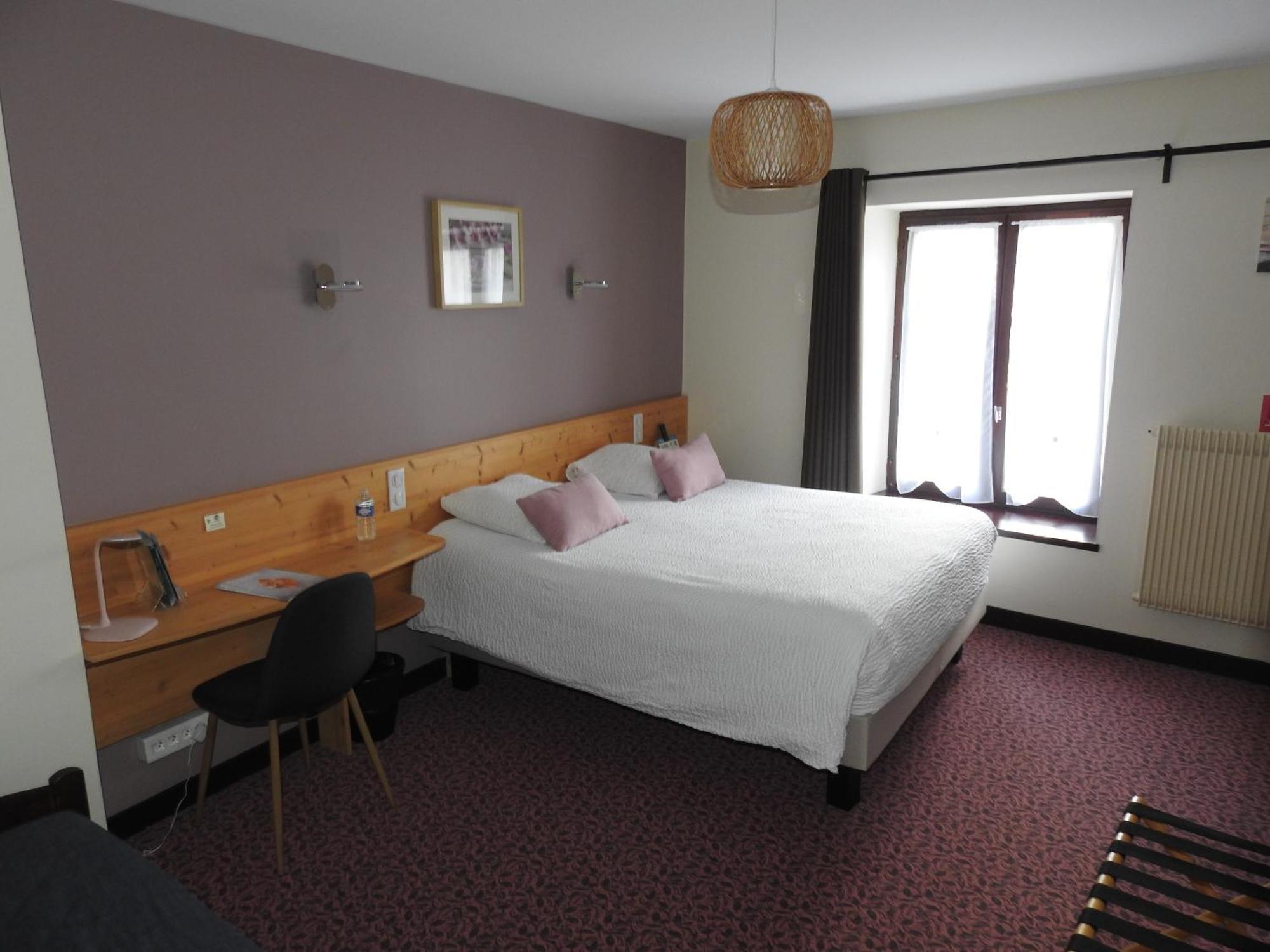 Le Barriol Hotel Saint-Julien-Chapteuil Exterior photo